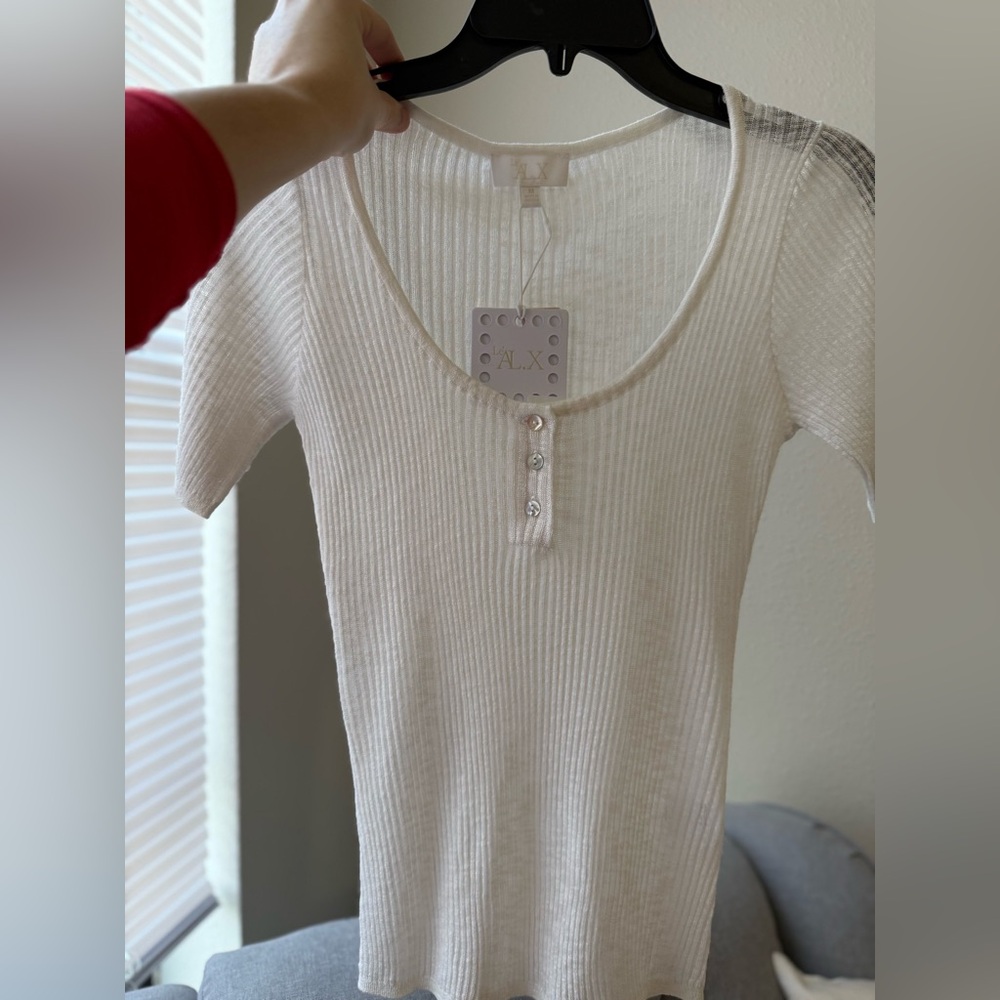 NWT $100 Le' AL.X Luxury Design Ribbed Short Sleeves Top SIZE M